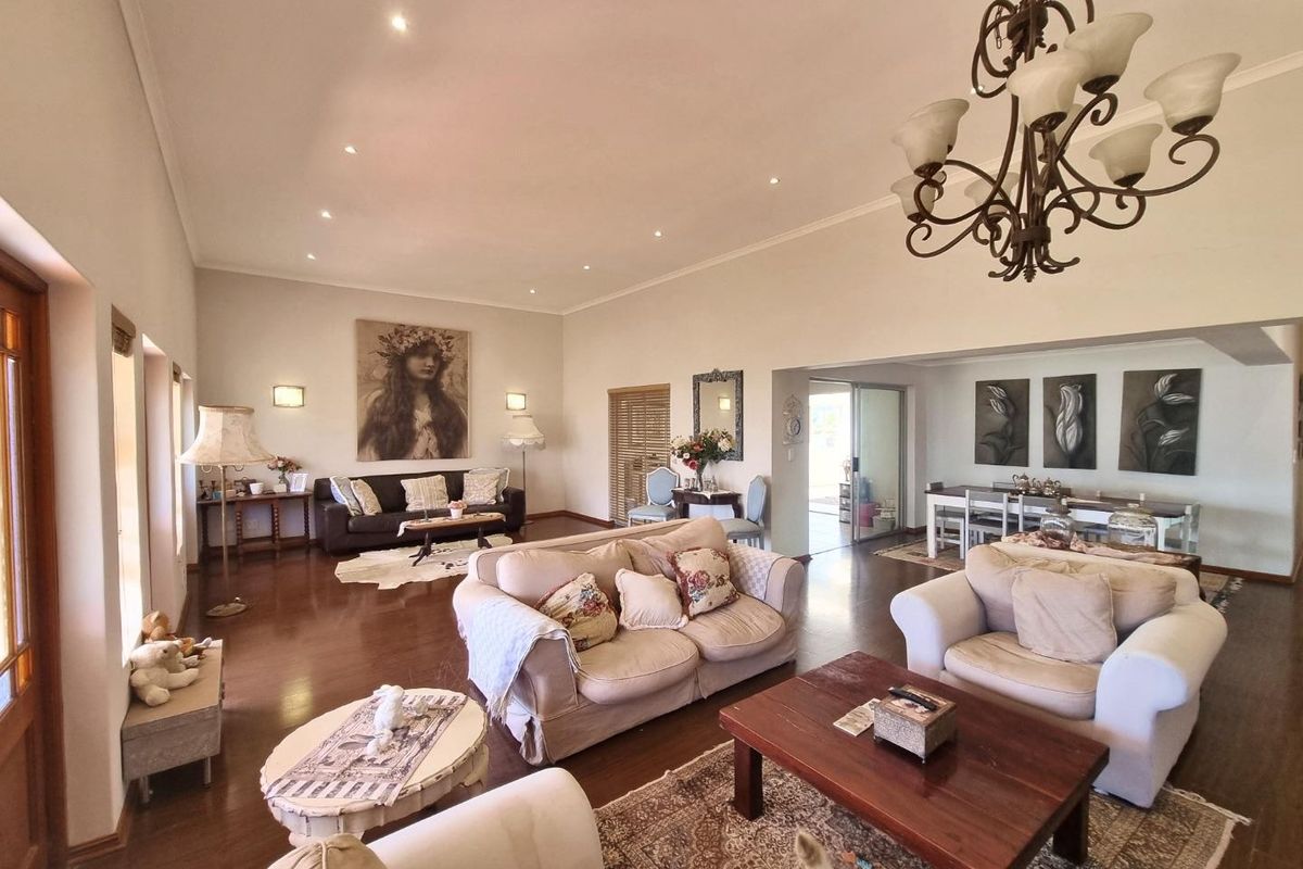 Coastal Charm Meets Family Comfort - Photo 4