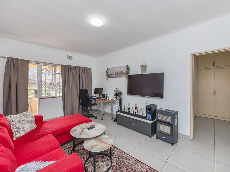 Modern 1 Bedroom Apartment with Balcony in Glenlily Parow - Photo 5