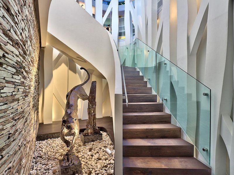 Iconic Eco Luxury Masterpiece for Sale in Higgovale – Unrivalled Views, German Engineering, Fully Off Grid - Photo 9