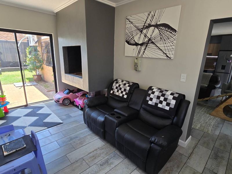 Facebrick Gem in Sought-After Brackenfell South - Photo 9