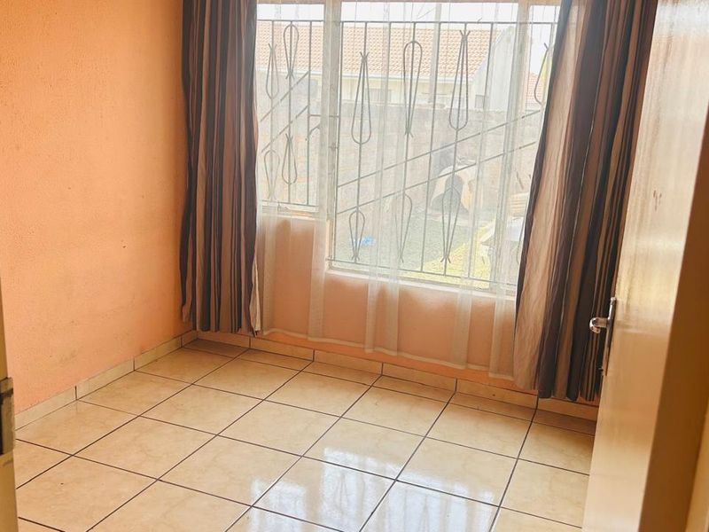 3 bedroom house for sale in Vosloorus - Photo 9