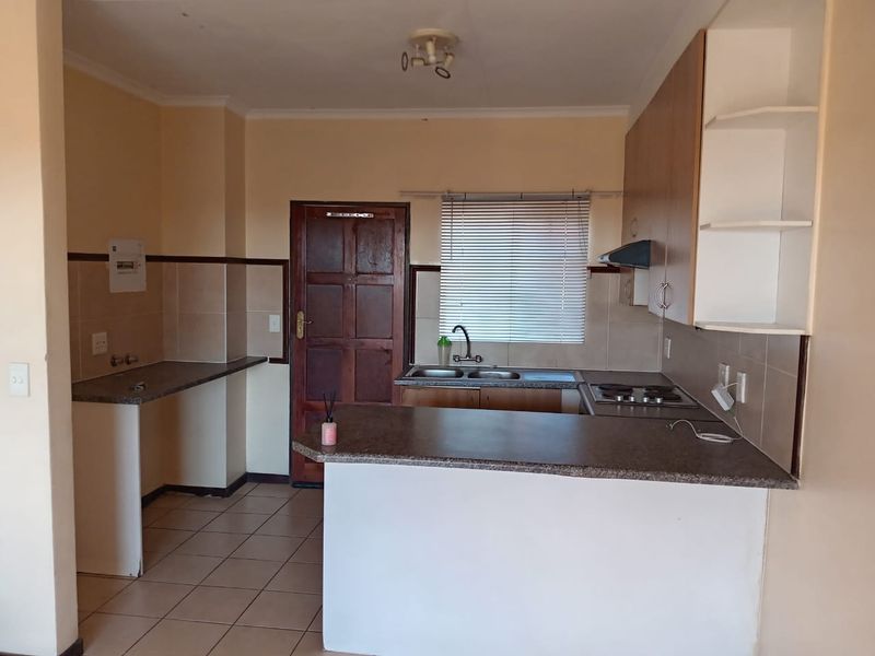 2 Bedroom Apartment/Flat For Sale in Karenpark - Photo 9