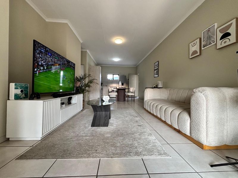 Modern 2-Bedroom, 2-Bathroom Second-Floor Apartment - Stylish, Spacious & Move-In Ready! - Photo 6