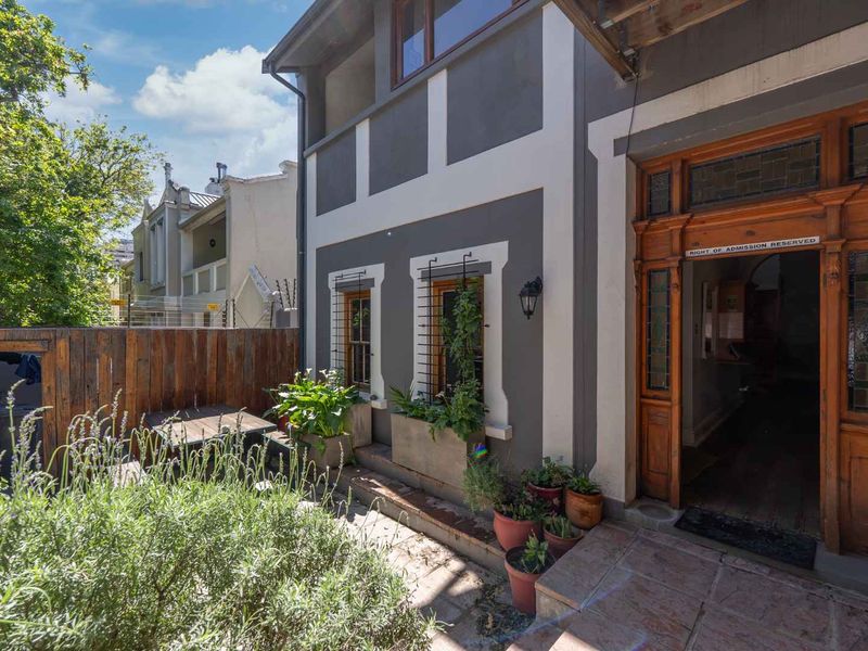 Exceptional Investment Opportunity in Prime Oranjezicht R15 300 000 Including VAT - Photo 2