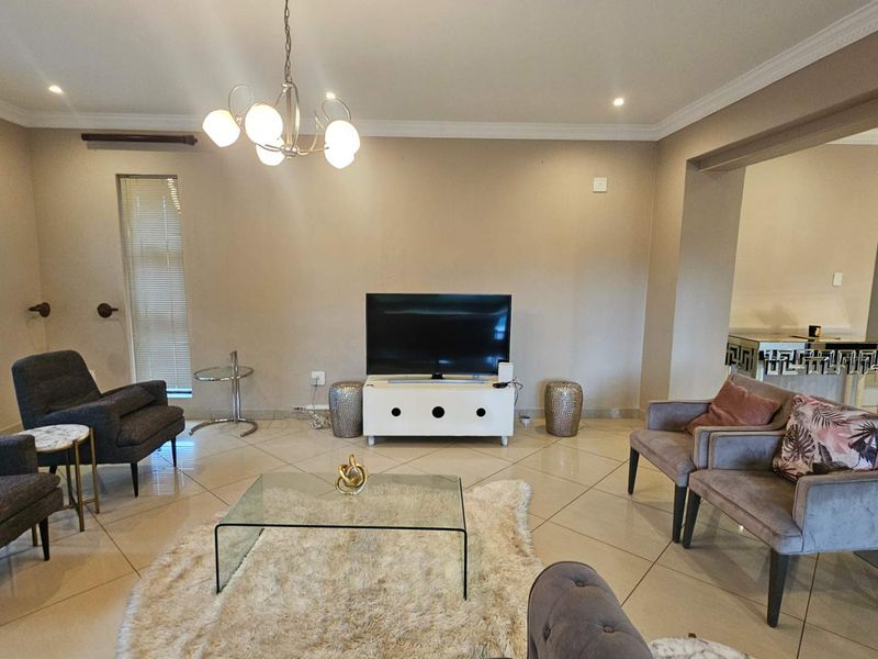 Spacious 5-bedroom home in Willow Acres Estate. - Photo 10