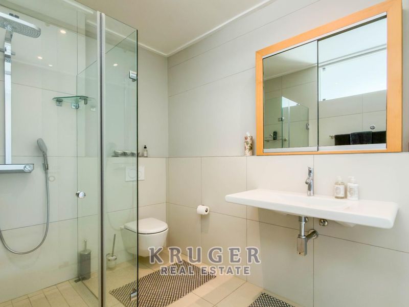 EXCLUSIVE OCEANFRONT PENTHOUSE | WATERFRONT - SWAKOPMUND - Photo 4