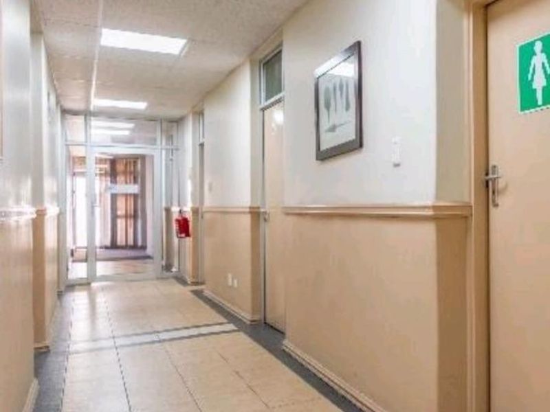 Investment Opportunity: Secure, High-Yield Industrial Asset  ±1,650m2 GLA - Photo 7