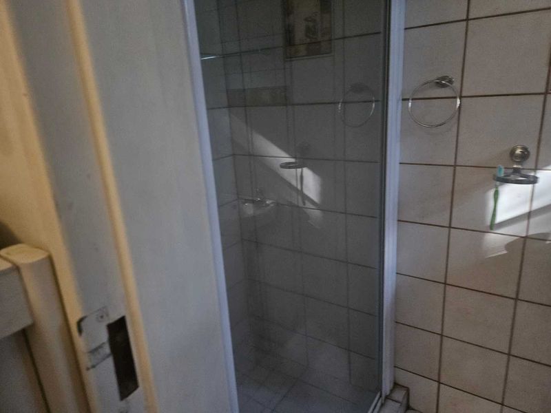 Two bedroom House with flat in Magersfontein - Photo 4