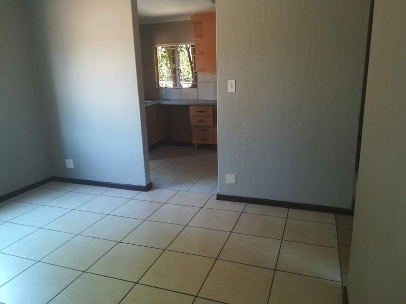 Lovely Home Available for Rent - Photo 9