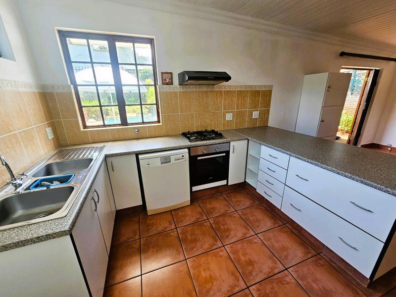 Spacious Garden Cottage with Exceptional Living Space (Please note: this unit is strictly for one person only.) - Photo 7