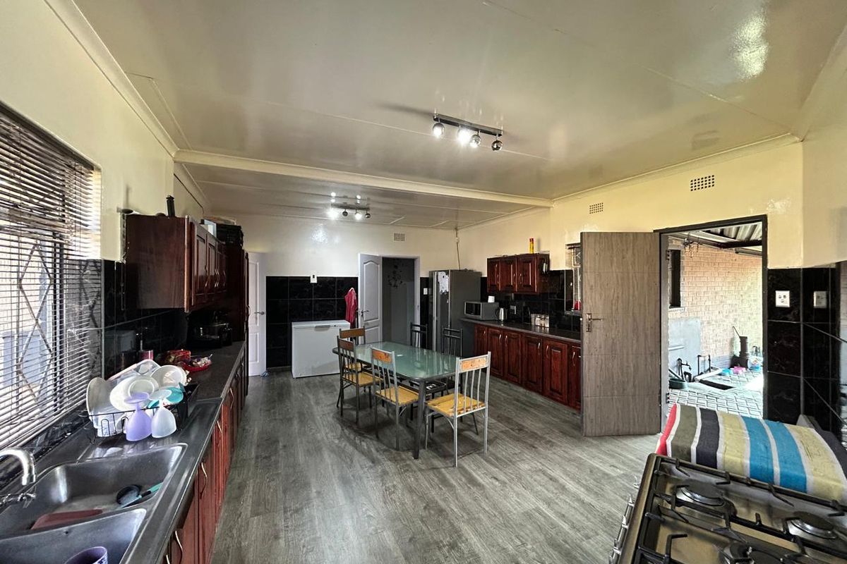 Your Perfect Family Home - Photo 4