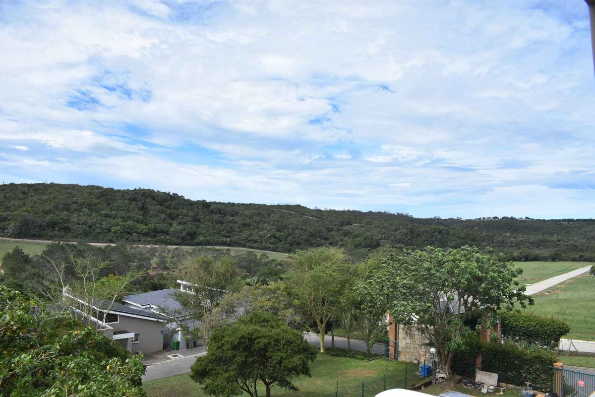 UnlockLuxury Living: Stunning Beacon Bay Apartment with Private Balcony & Resort-Style Amenities! - Photo 5