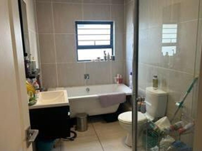 Modern 3 Bedroom for Sale - Photo 5