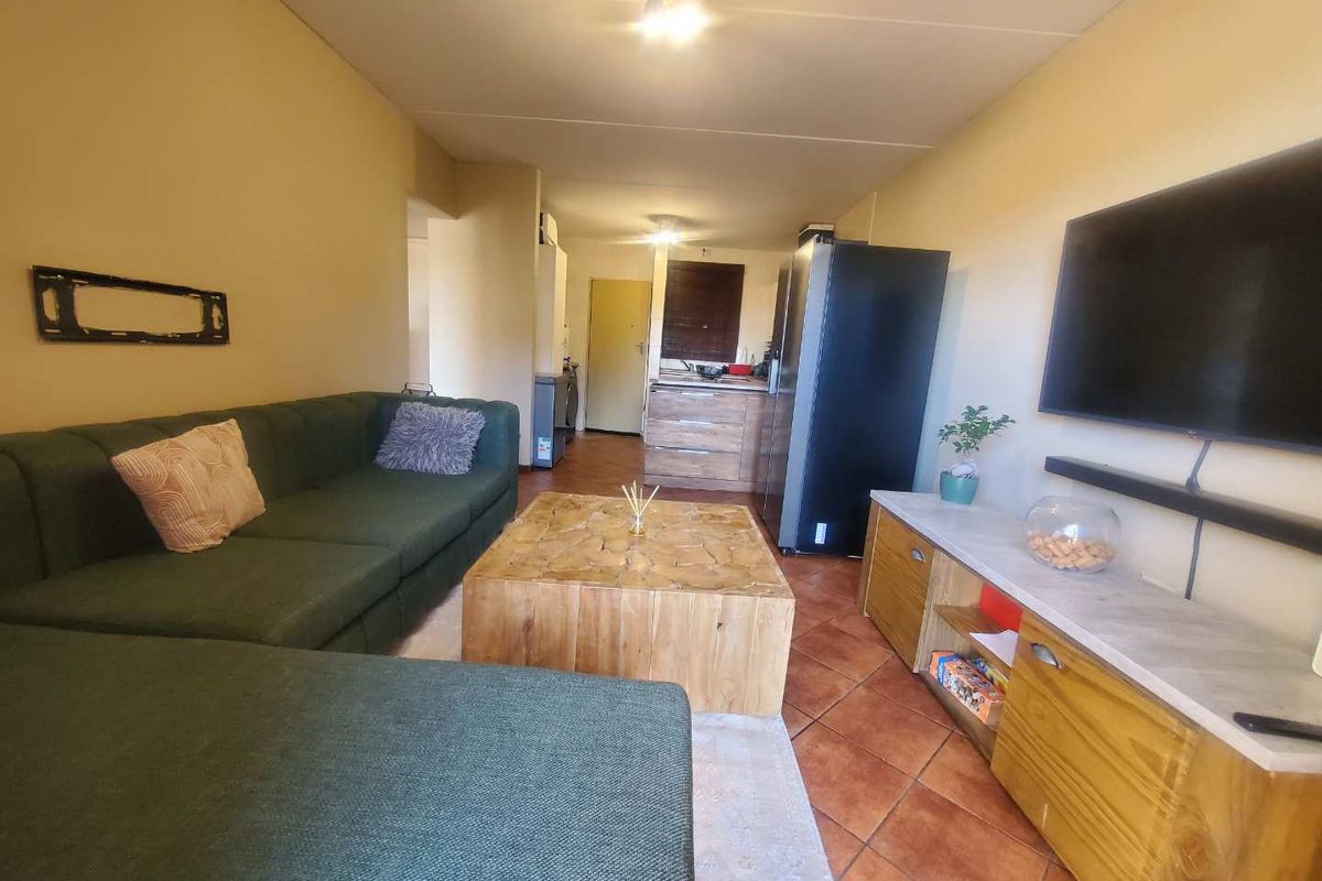 First-floor Gem in Aloe Ridge - perfect for families or Investors! - Photo 5