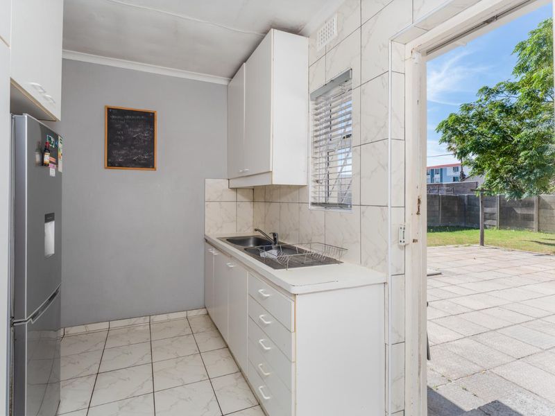 Spacious Family Home with Large Grounds in Montague Gifts, Lotus River - Photo 10