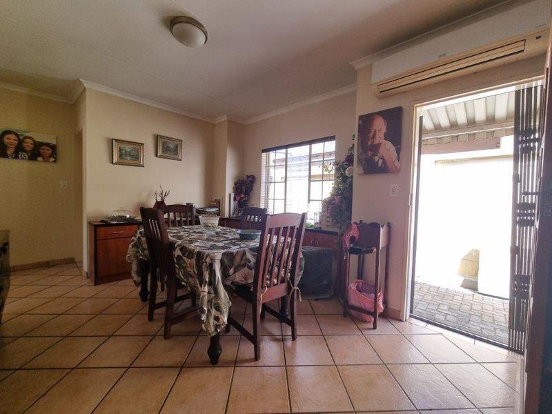 UPMARKET SOUGHT AFTER COMPLEX - Photo 7