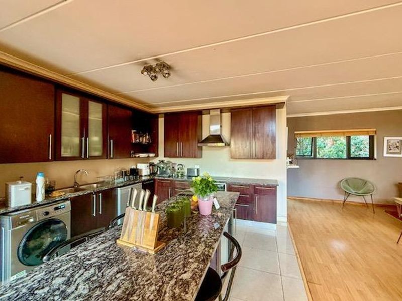 Discover Urban Elegance: New York-Style Loft Apartment in Atholl - Photo 7