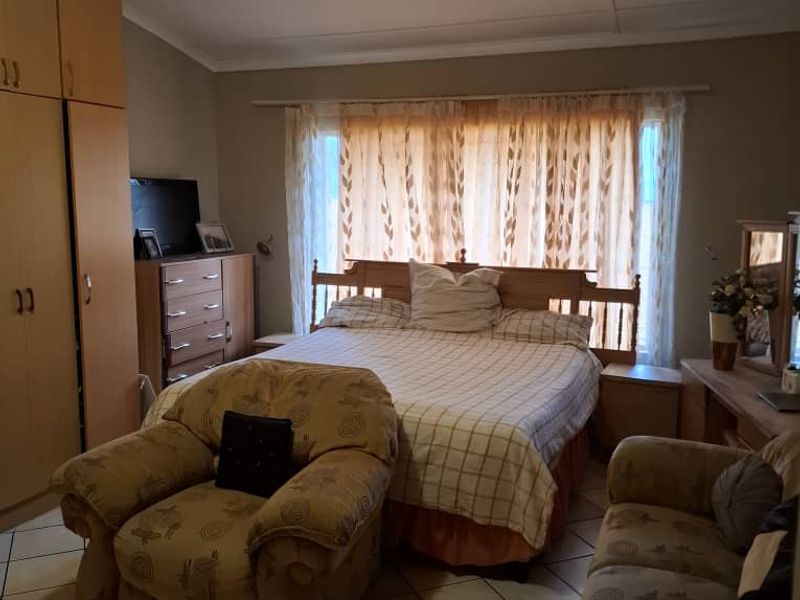 Family spacious home for sale - Photo 9