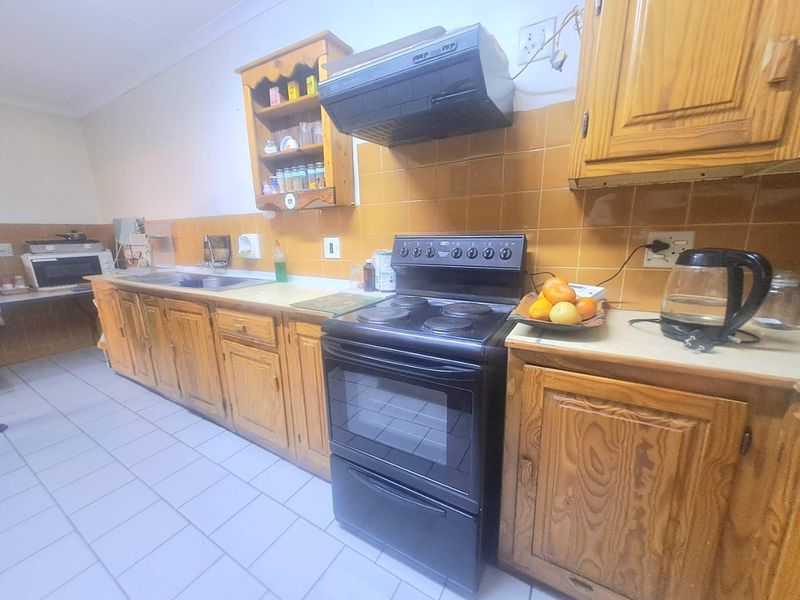 Very Spacious Townhouse for Sale - Photo 4