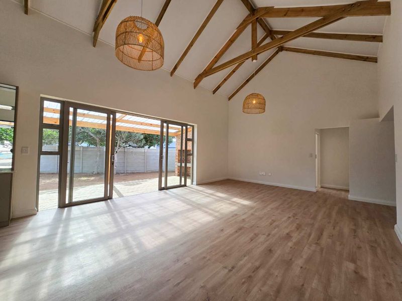 Modern 3 Bedroom townhouse for sale in Stilbaai-Wes. - Photo 3