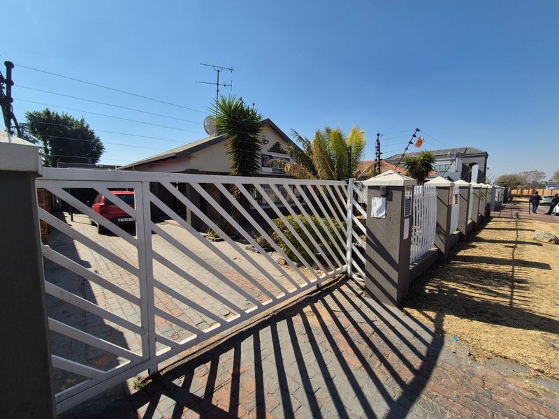 Business 3 zoning - Photo 3