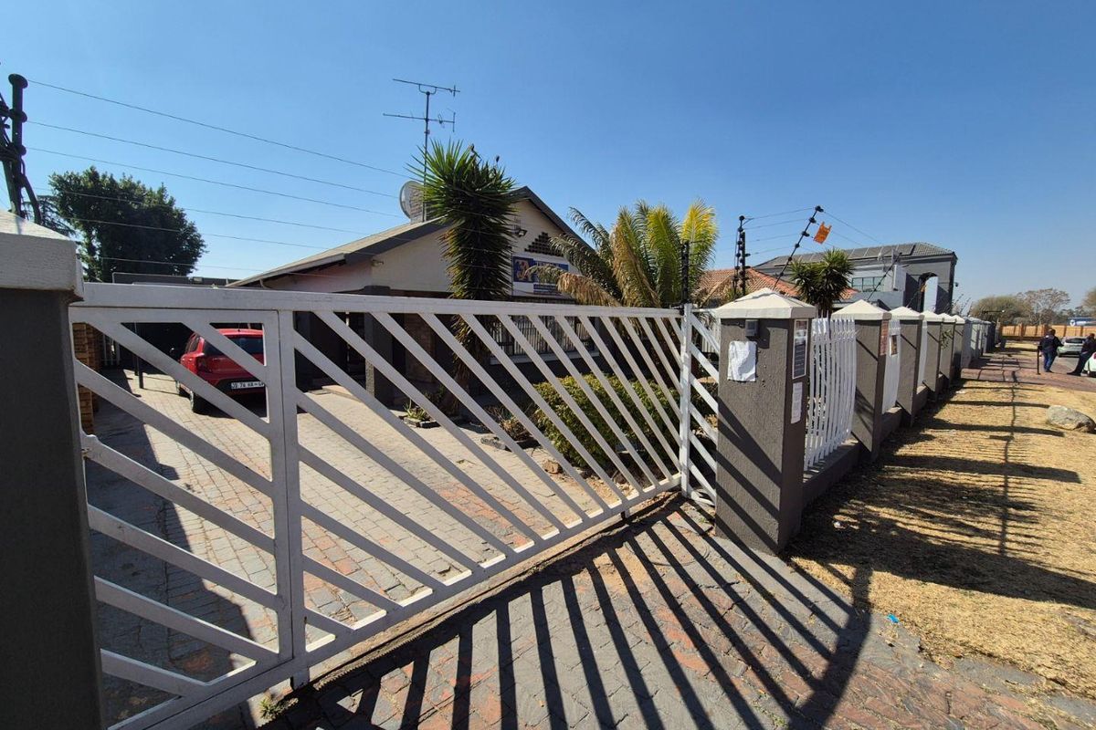 Business 3 zoning - Photo 3