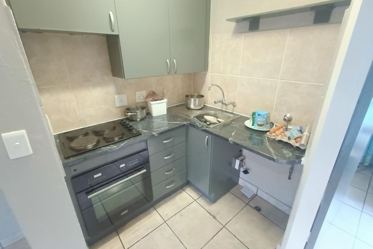 BEAUTIFUL DUPLEX FOR SALE IN SECURE COMPLEX IN ROOIHUISKRAAL NORTH!!!! - Photo 3