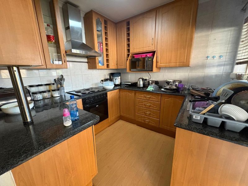 Charming and Secure Three-Bedroom House with Flatlet - Photo 2