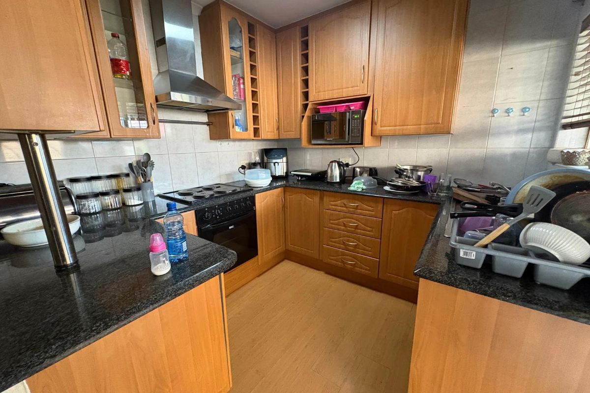 Charming and Secure Three-Bedroom House with Flatlet - Photo 2