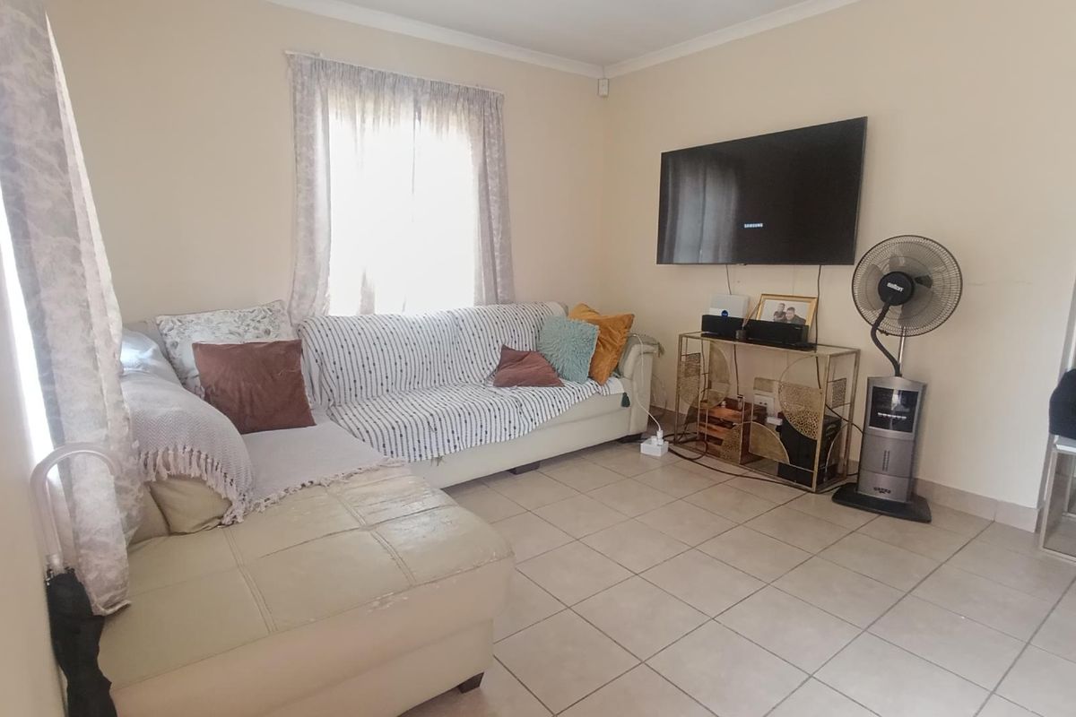 Secure Estate Living: 3-Bed, Ready to Move In - Photo 2