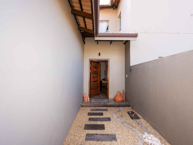 Exceptional Dual-Living Home on the 2nd Fairway - Photo 3