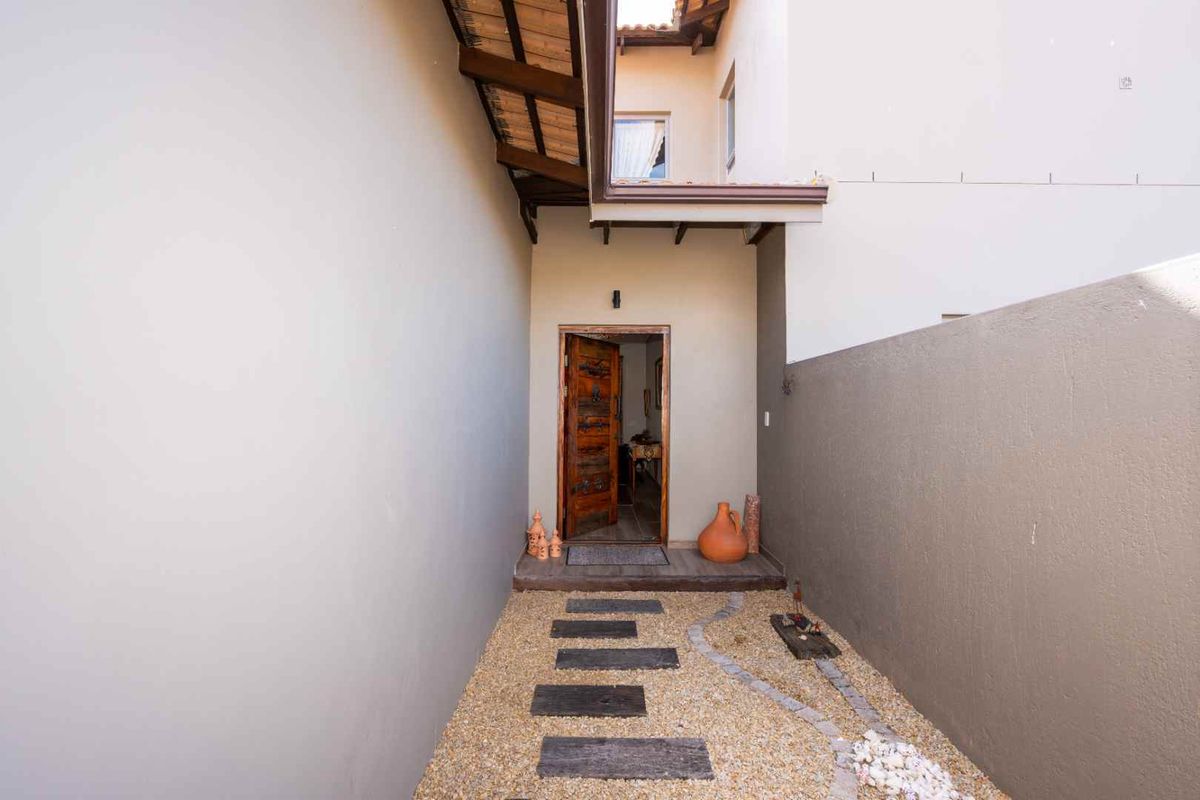 Exceptional Dual-Living Home on the 2nd Fairway - Photo 3