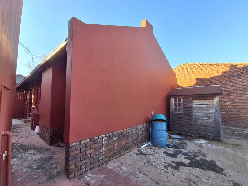 Three bedrooms house for sale in Atteridgeville - Photo 6