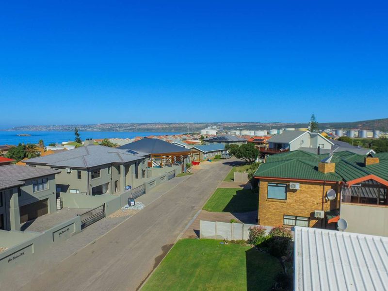 Prime 7 Bedroom Coastal Family Residence in Bayview, Hartenbos - Photo 8