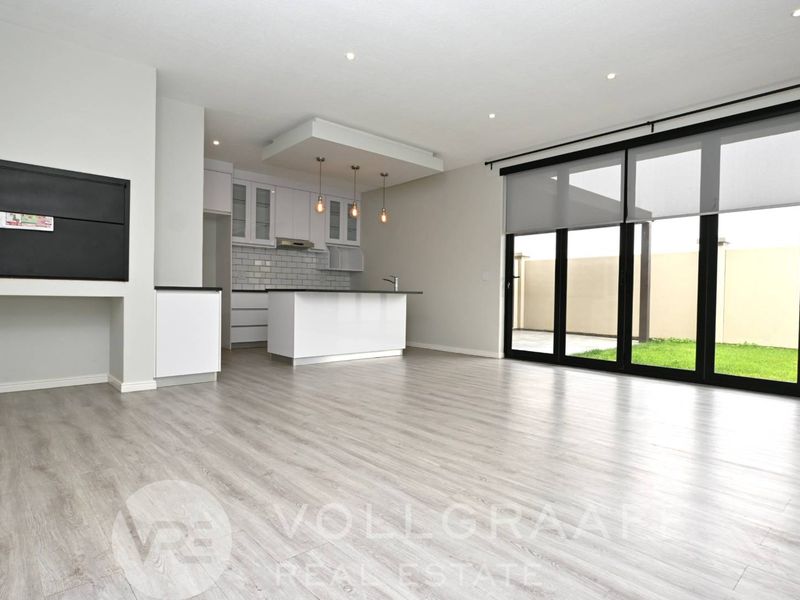 Modern Upmarket Townhouse to Rent - 1 August 2026 - Photo 1