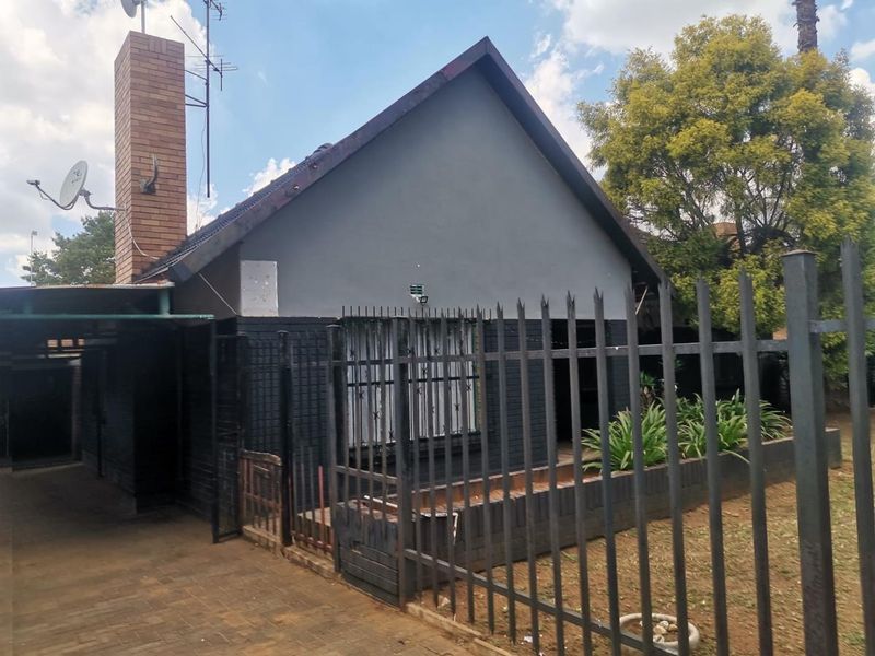 3 Bedroom House For Sale in Vanderbijlpark CE 1 - Photo 3