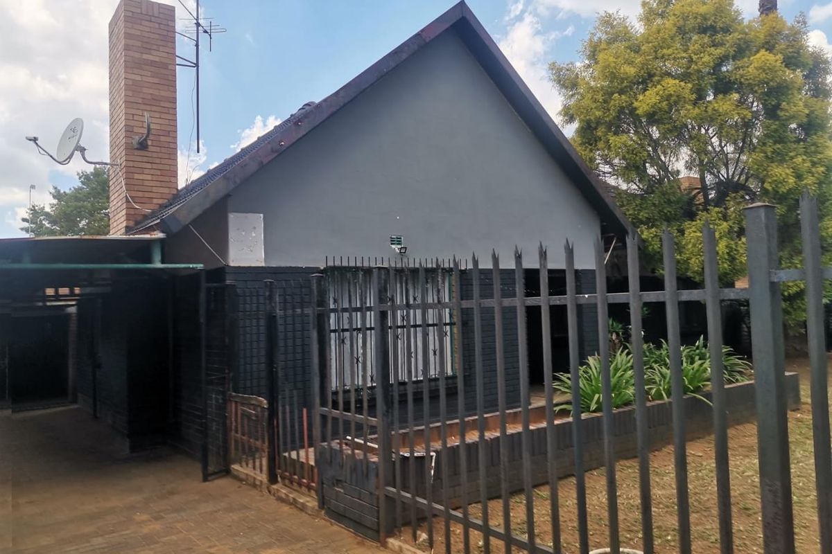 3 Bedroom House For Sale in Vanderbijlpark CE 1 - Photo 3