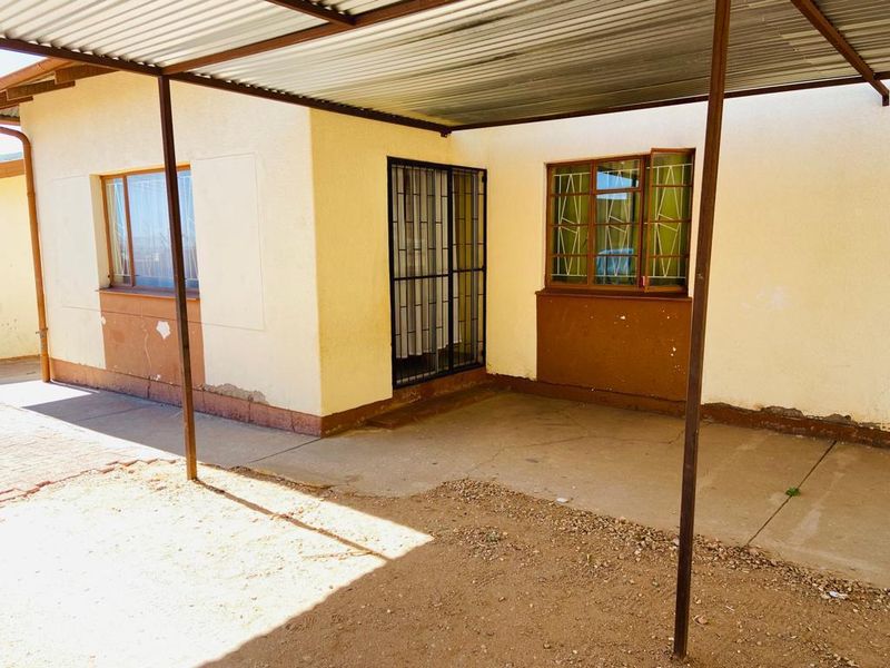 3 Bedroom House For Sale - WINDHOEK NORTH - Photo 4