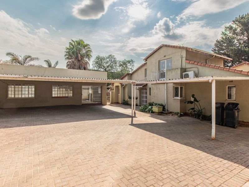 Prime location, fixer upper, lots of great exposure. Opportunity not to be missed - Photo 6