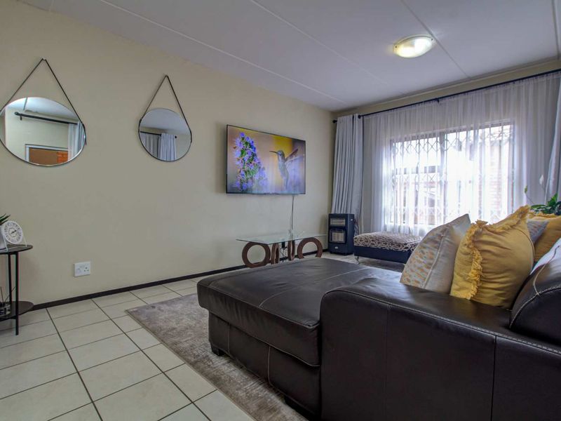 Stylish, Practical, and Spacious Living - Photo 7