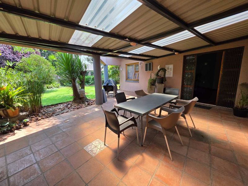 Secure, Spacious Living with Income-Generating Flatlet - Photo 8