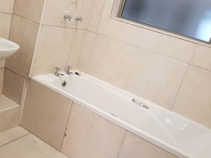 Unfurnished Studio apartment with safe parking - Photo 3