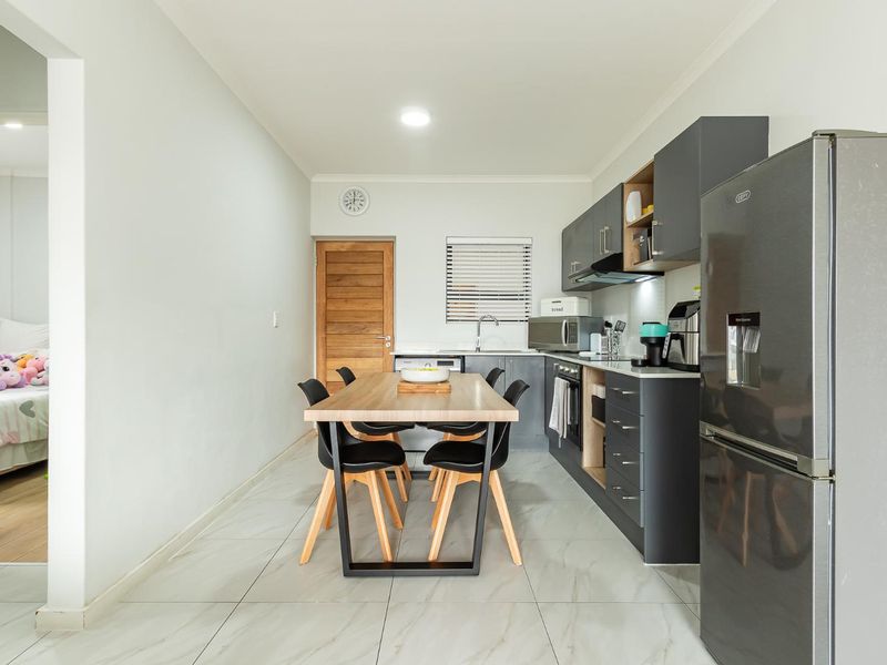 Modern 2 bedroom Apartment. - Photo 8