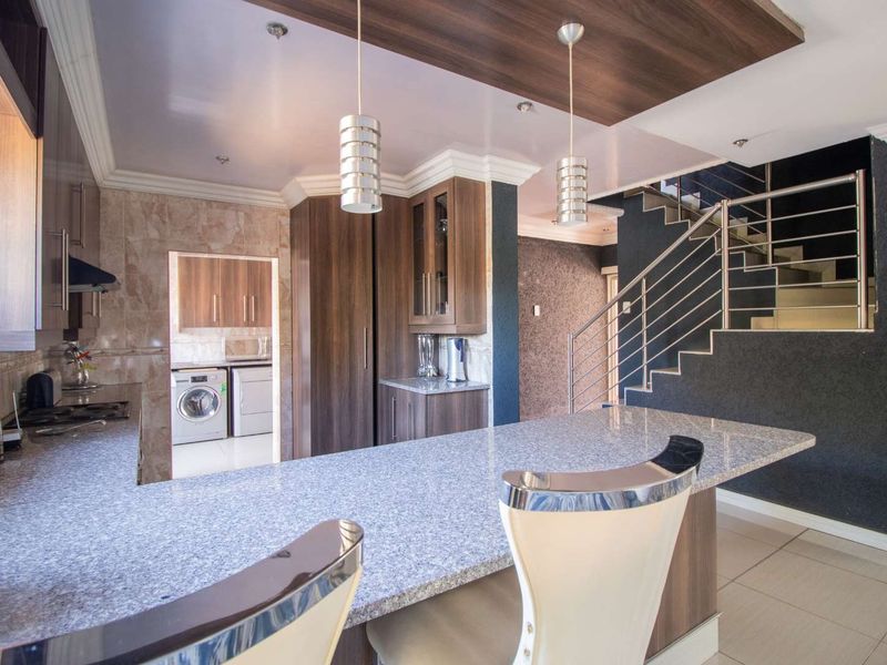 Luxury Living Awaits  available immediately in Rayton Estate's Family Haven - Fully Furnished - Photo 5