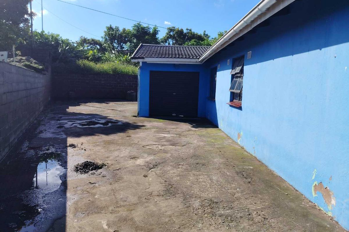 Spacious 4-bedroom house in one of the best area in Umlazi suburb - Photo 3