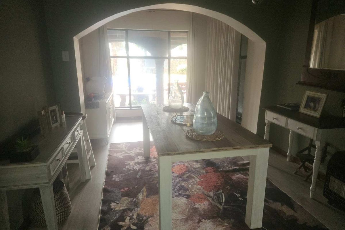 Spacious family home plus flat - Photo 3