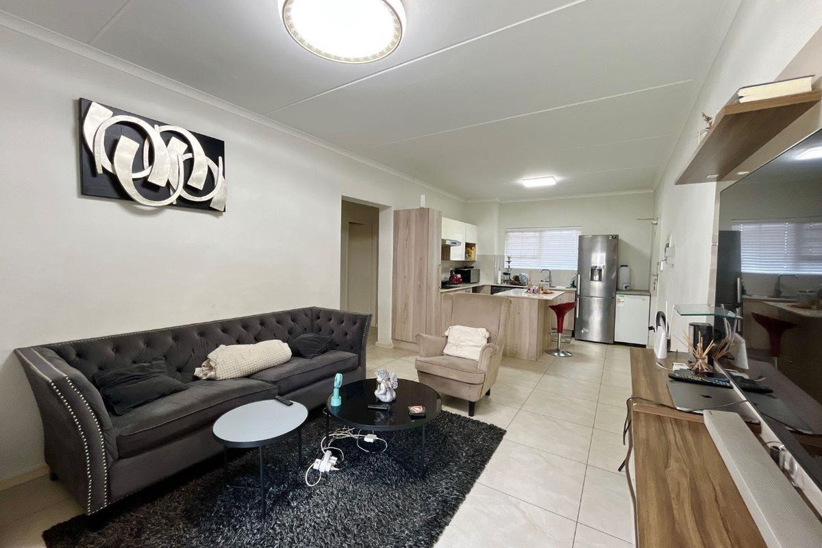 Live in Style at Orchid Ridge: Ground-Floor Delight! - Photo 2