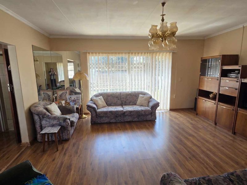 Breathtaking Twilight Charm: Your Perfect Family & Entertainer's Haven - Photo 3