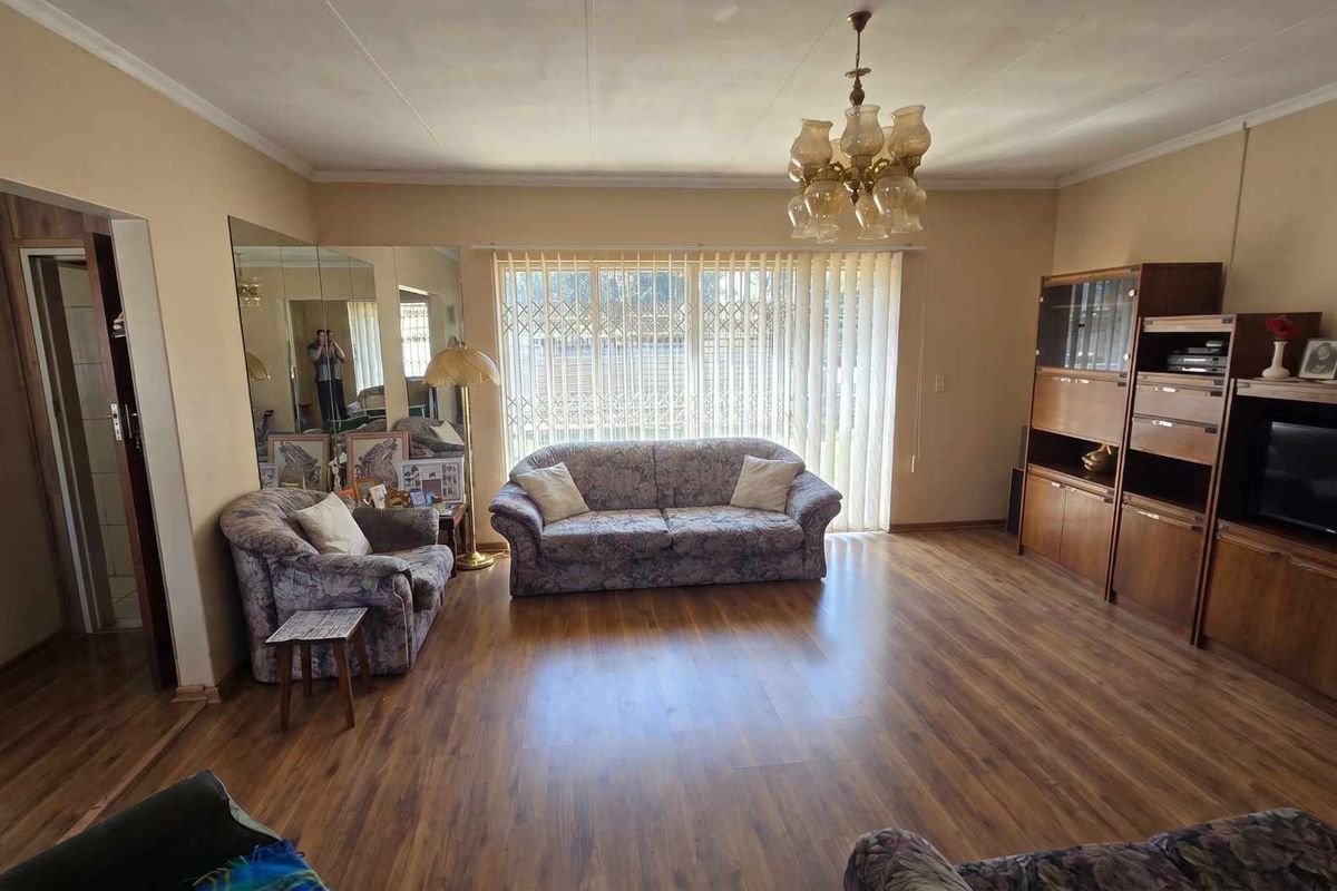Breathtaking Twilight Charm: Your Perfect Family & Entertainer's Haven - Photo 3