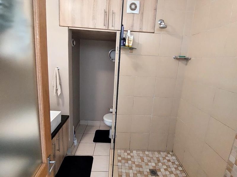 Furnished 1-Bedroom Apartment To Rent in Cape Town City Bowl - Photo 5